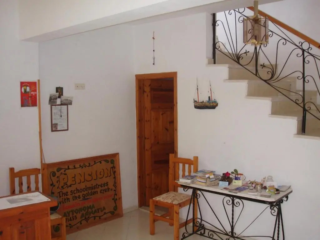 The Schoolmistress With The Golden Eyes, studios & rooms