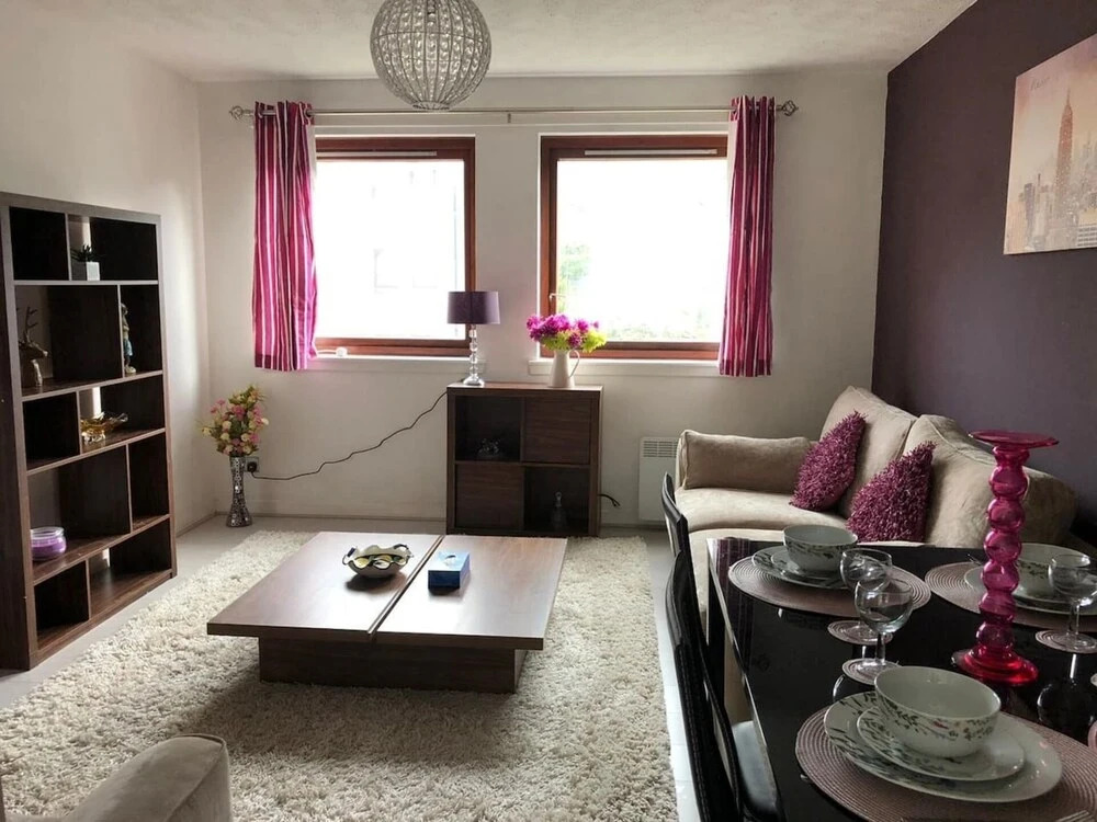 Stunning 2-bed Serviced Selfcatering Apartment