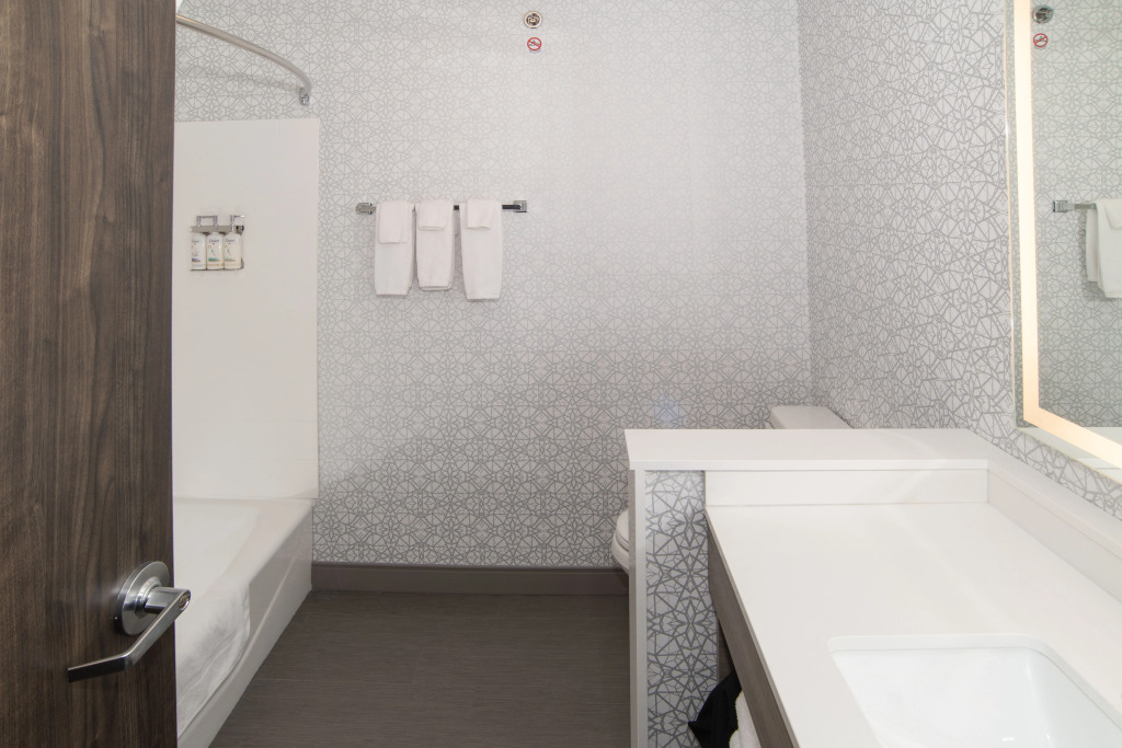 Holiday Inn Express and Suites Moose Jaw by IHG