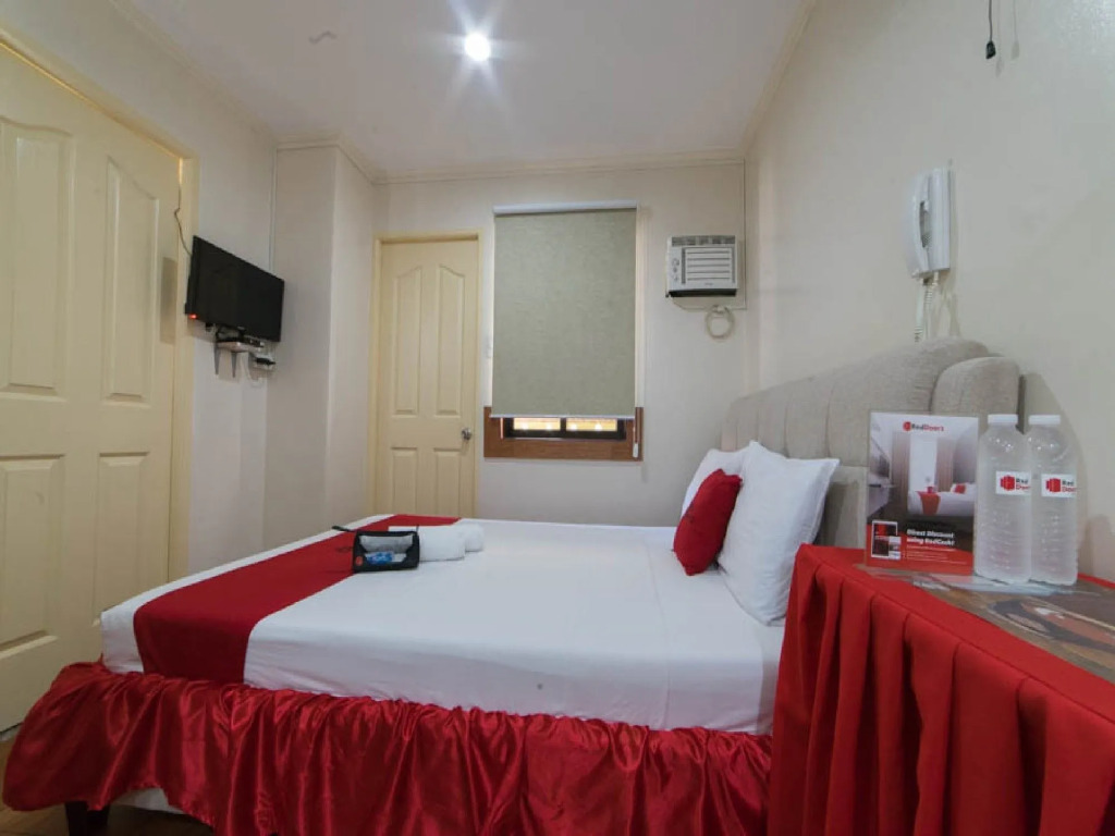 RedDoorz near Arca South Taguig