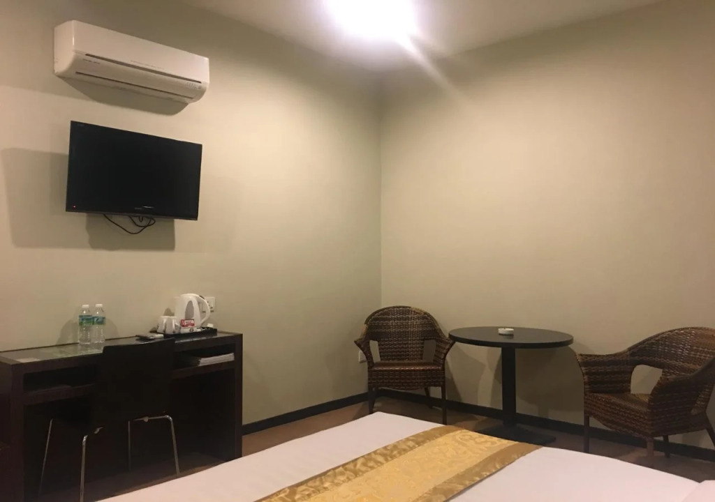Eight Days Boutique Hotel - Impian Emas