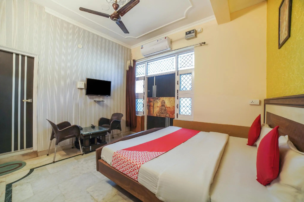 OYO 71947 Hotel Swaroop Retreat