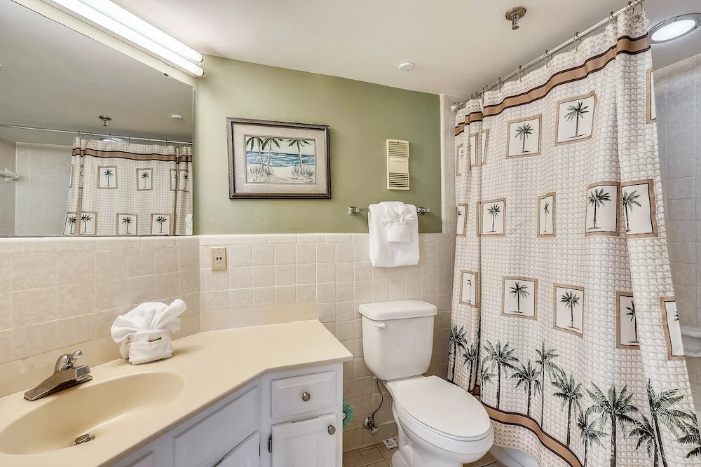 Inlet Reef 617 2 Bedroom Condo by RedAwning