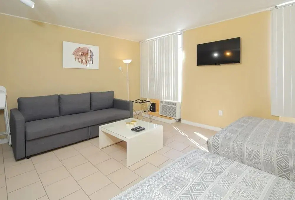 Gorgeous Studio/1bath, Miami Beach, 1 Block to the Ocean!