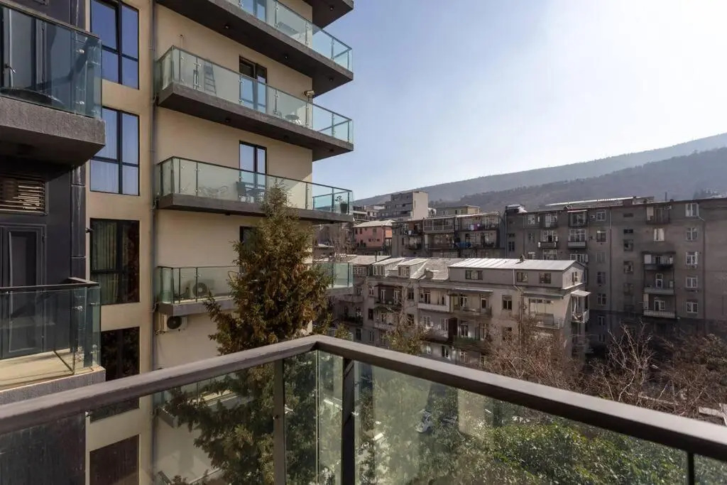 Stylish 2 BR Apartment on Chavchavadze Avenue