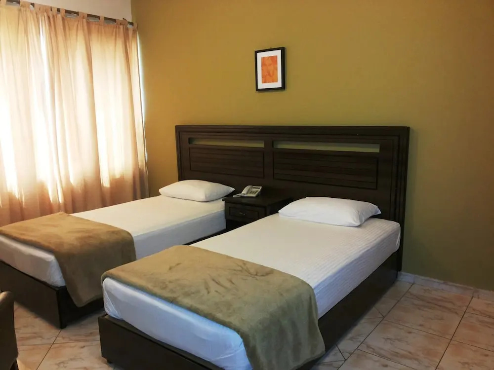 Al Amwaj Hotel