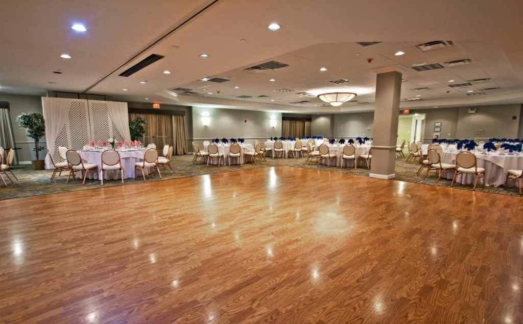 Отель Манахавкина Holiday Inn Manahawkin