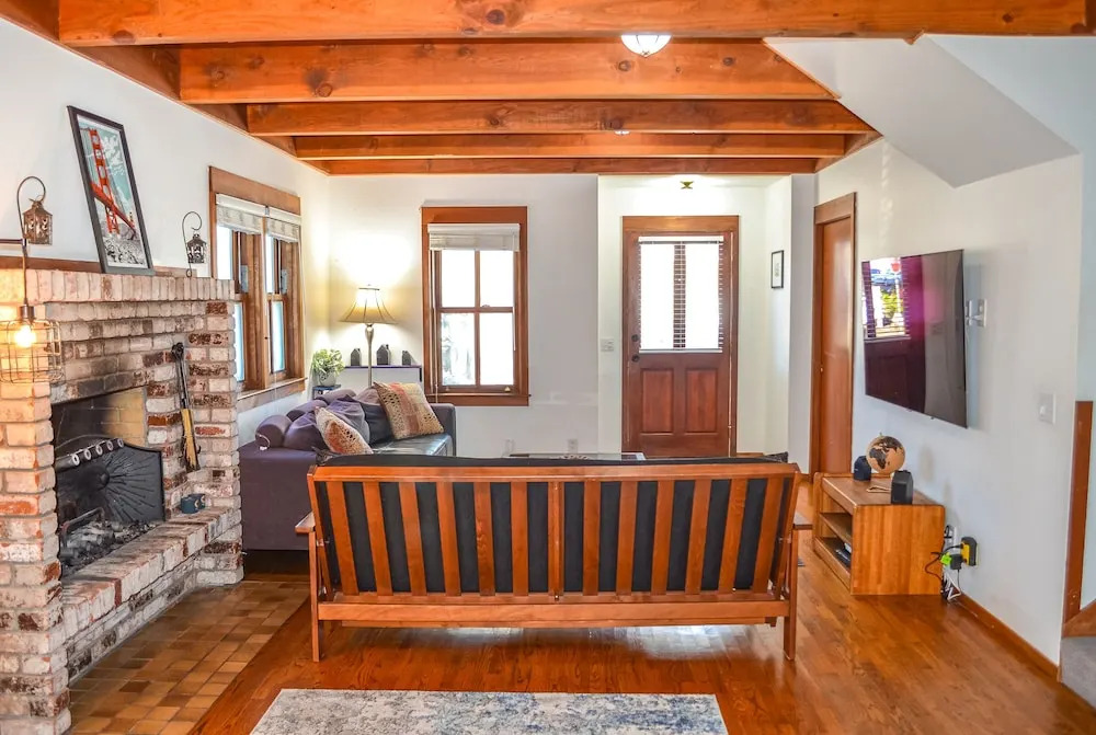 Headlands Inn Bed and Breakfast