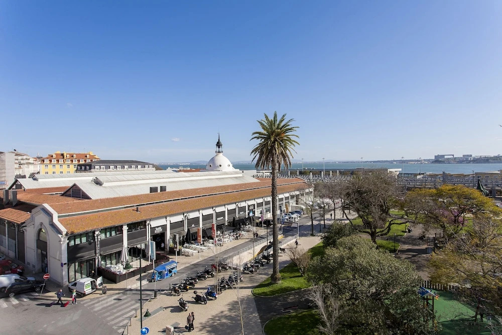 ALTIDO Elegant 1-bed flat, moments from the Cais do Sodré train station