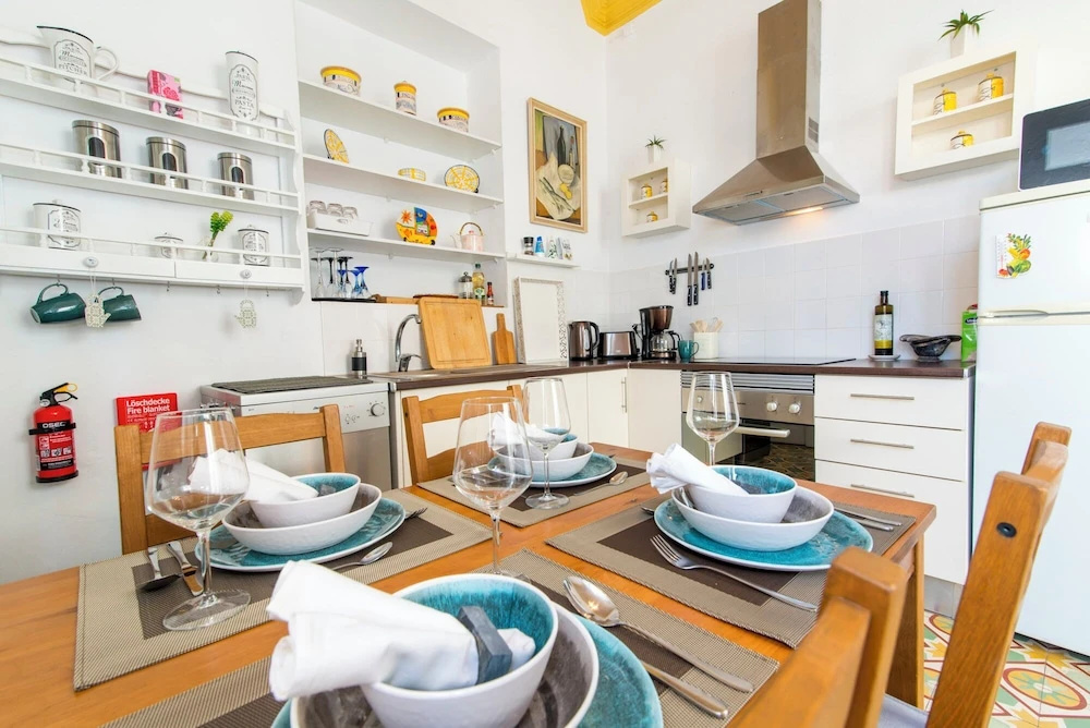 Olhão Townhouse With Roof Terrace & Courtyard 5min to Ferry & Market