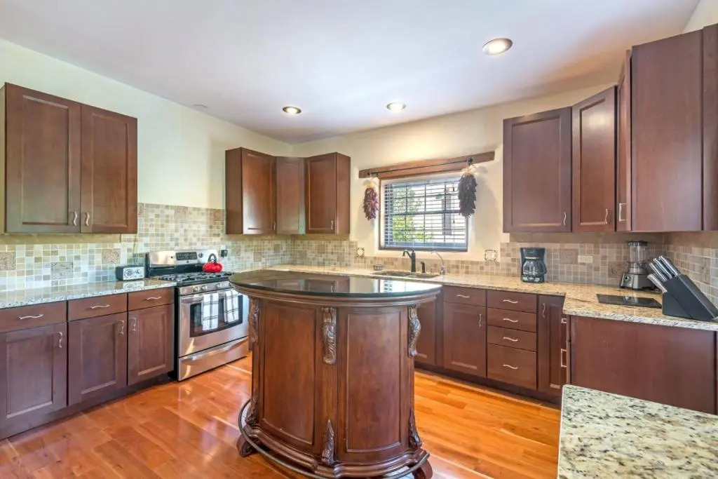 3 Bd, 5 Min. Walk To Canyon Rd, Apodaca