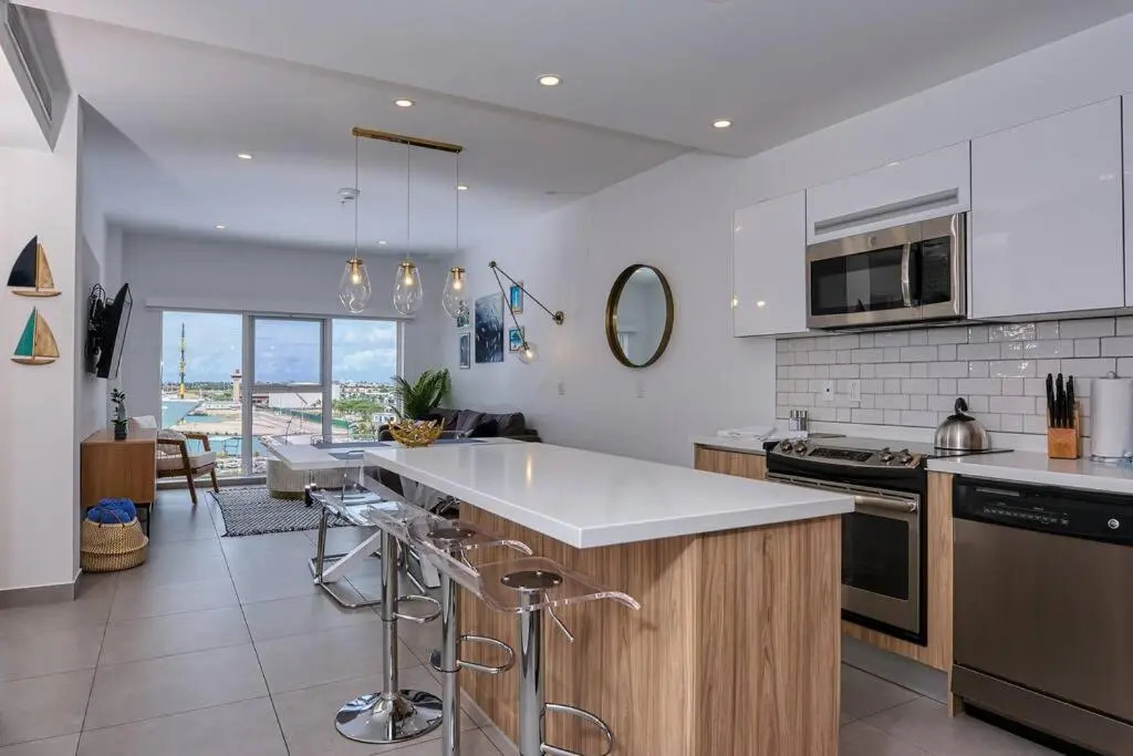 Luxury 2-Bedroom Condo with Ocean and Sunset Views