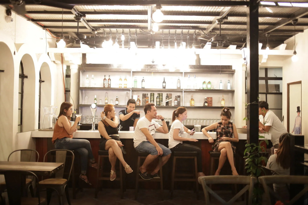 Tambayan Capsule Hostel & Bar