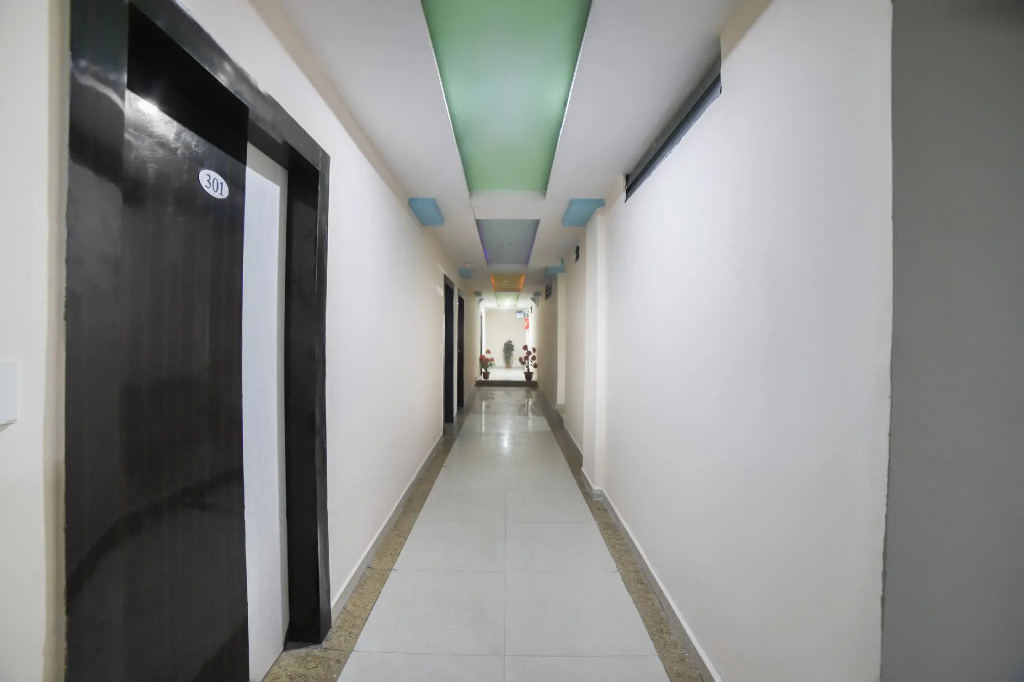 OYO 70175 Hotel Green Palace