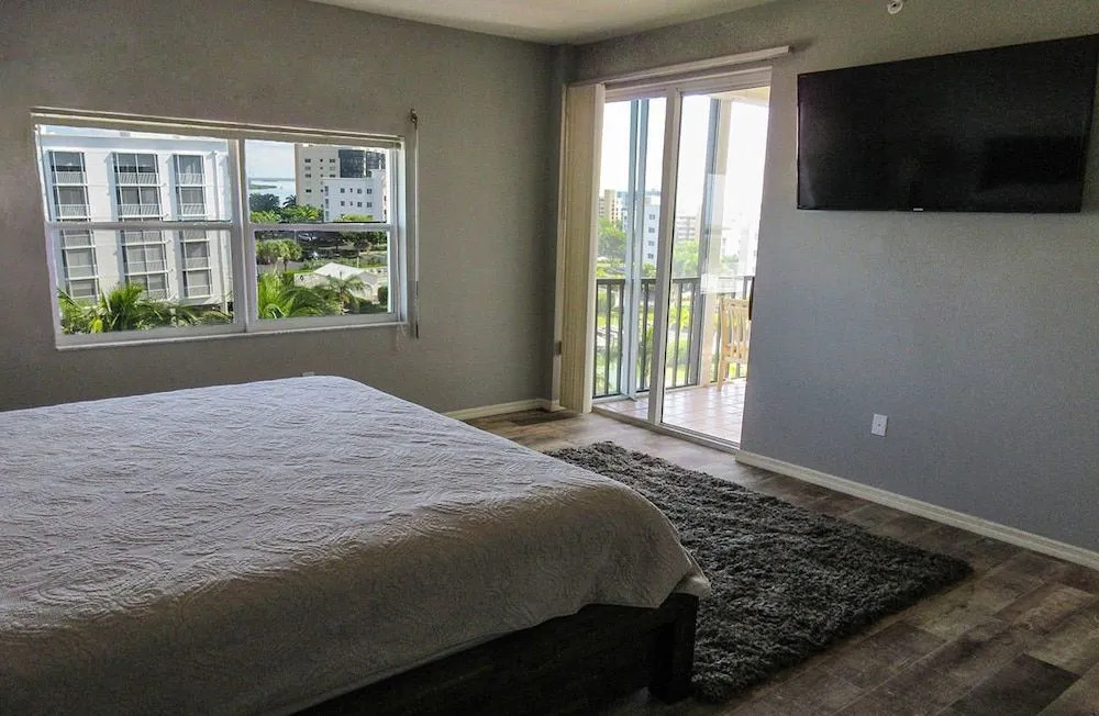 Hibiscus Pointe 564 by RedAwning