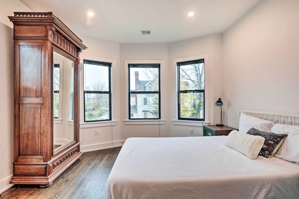 Long Branch Getaway: Grill, 1 Block to Beach!