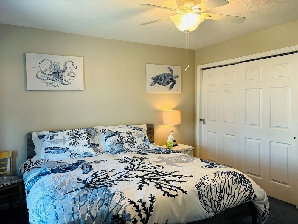 Nothin But Nett 5 Bedroom Home by RedAwning
