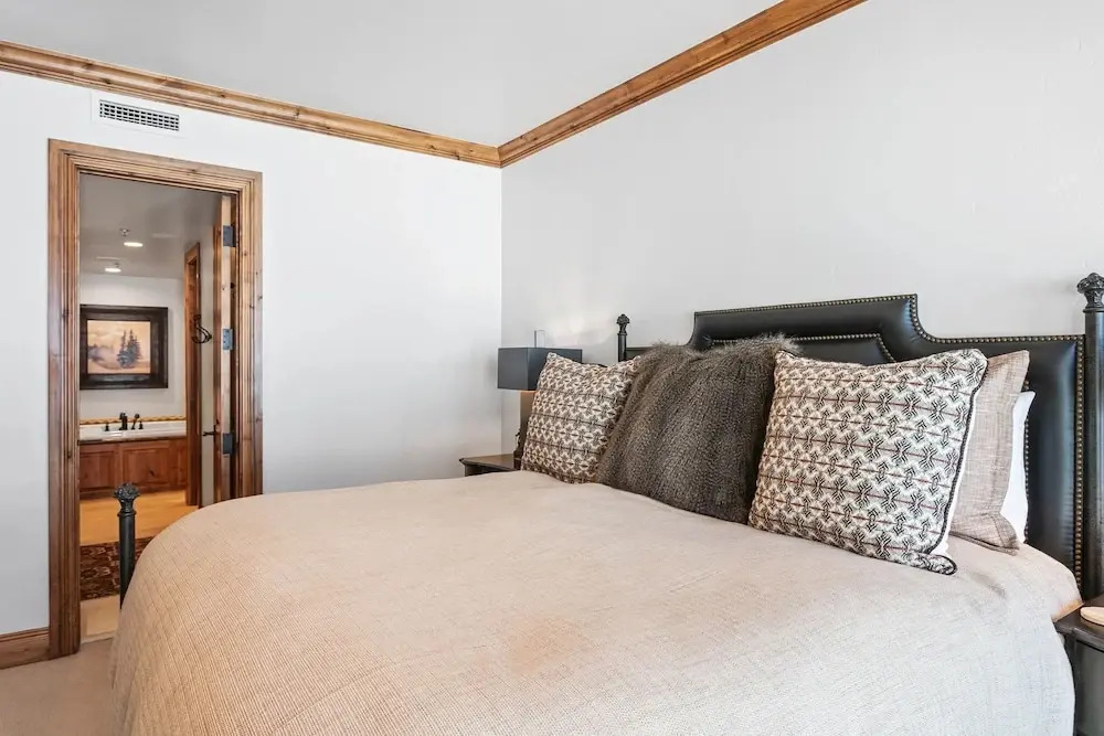 Grand Lodge - 3 Bedroom Deluxe #304 - Ski-in/out 3 Condo