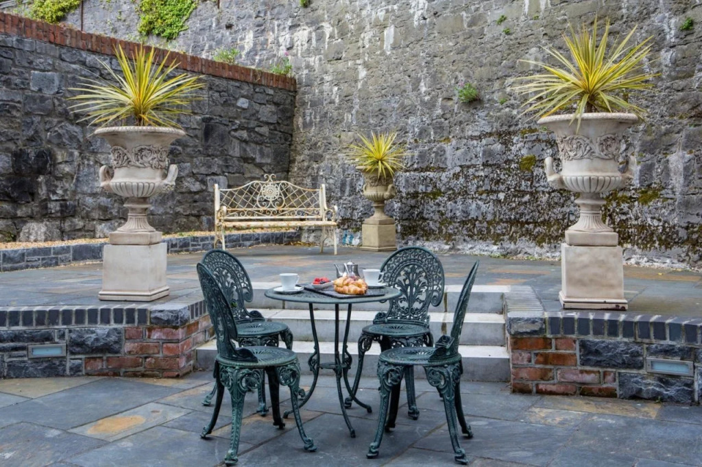 The Victoria Hotel