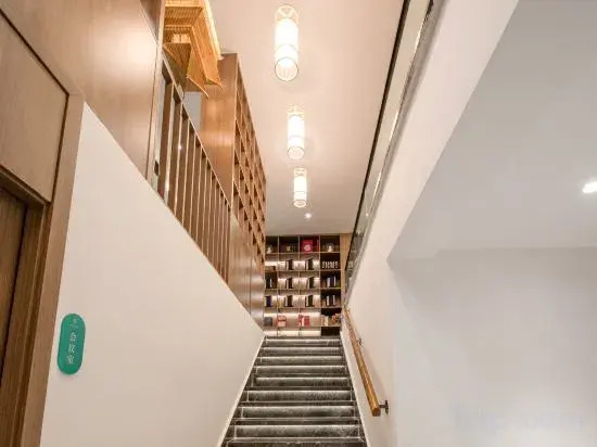 Maple Jiangfeng Bieyuan · Riverside Homestay (Suzhou Hanshan Temple & Guanqian Street Branch)
