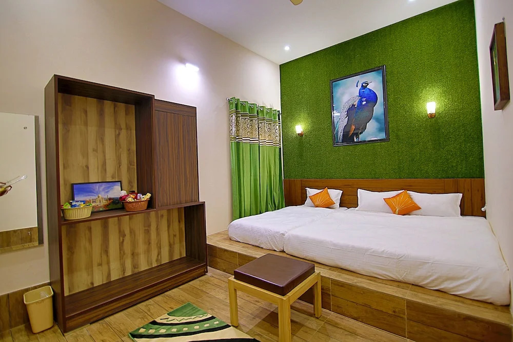 The Hideout Agra Garden Homestay - Near Taj Mahal
