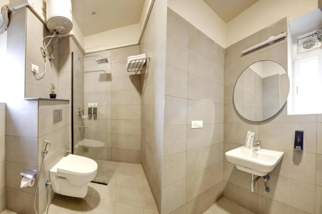 Saltstayz Select - Golf Course Road & Sector 27