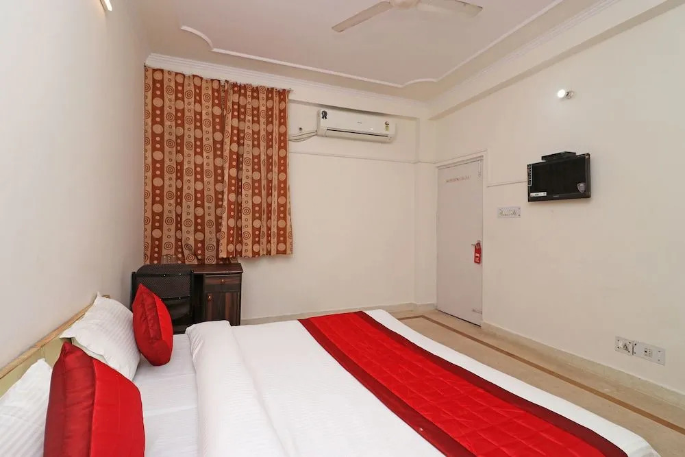 OYO 11452 Golden Castle Lodge