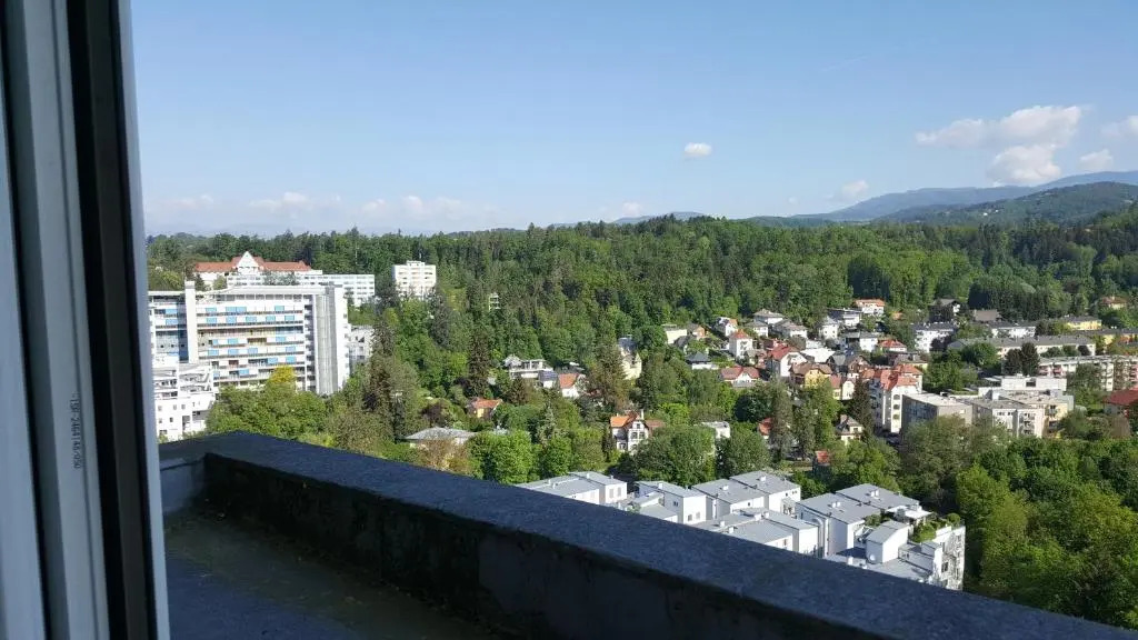 Bei LKH Graz,1x Parkplatz,15 Stock!