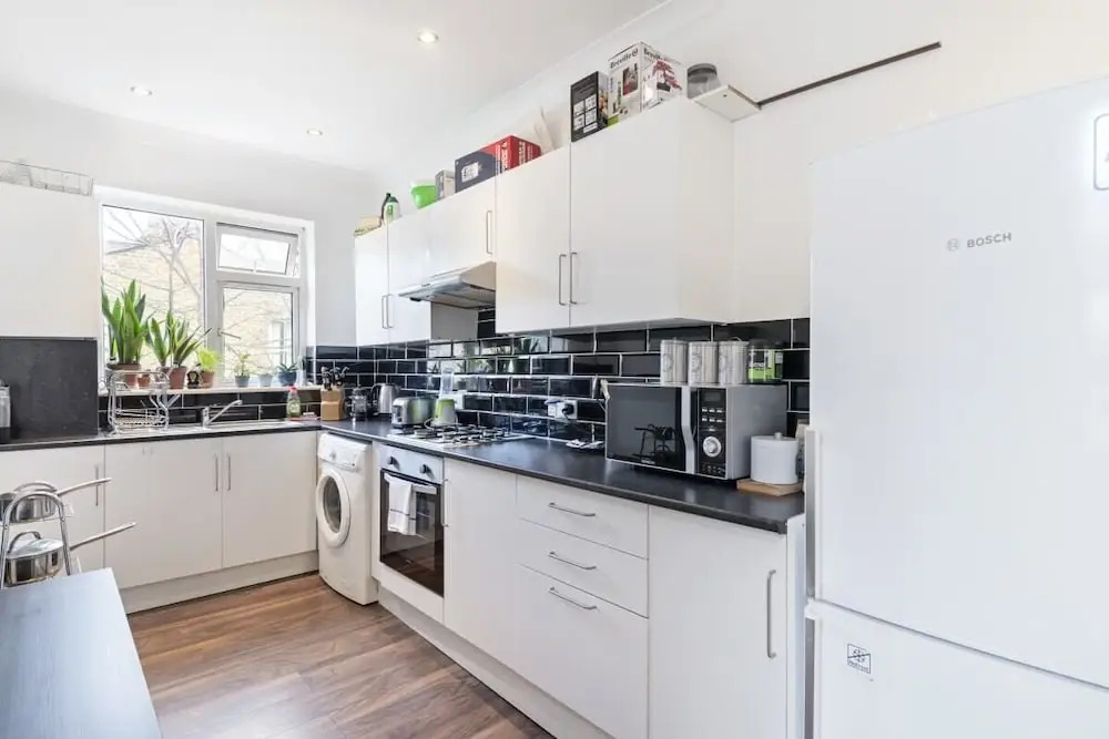 Bright & Cosy Two Bedroom Apt Close to Canning Town Tube