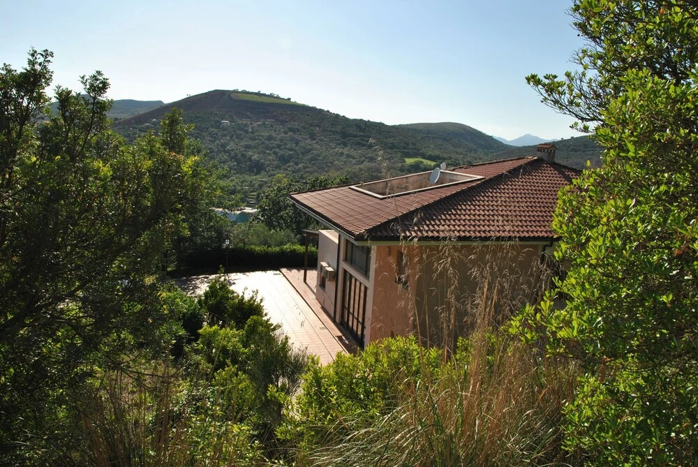Suite on hill, air-conditioned apartment in villa with outdoor patio