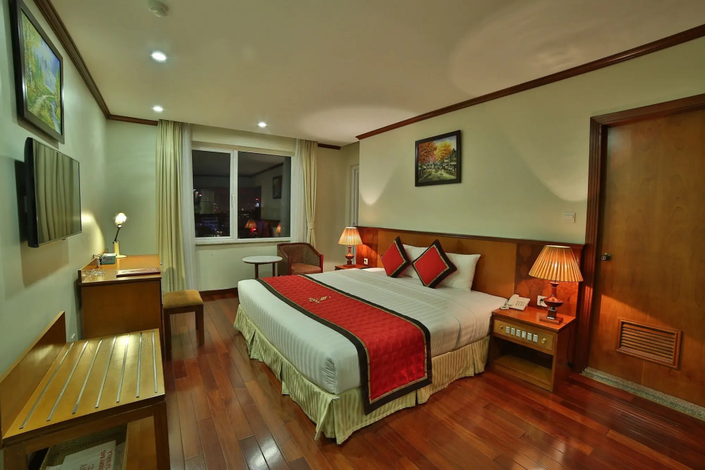 Sunny Hotel 1