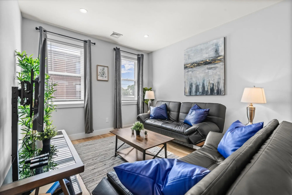 Luxury 2BD/2BA Near Logan Airport and T station