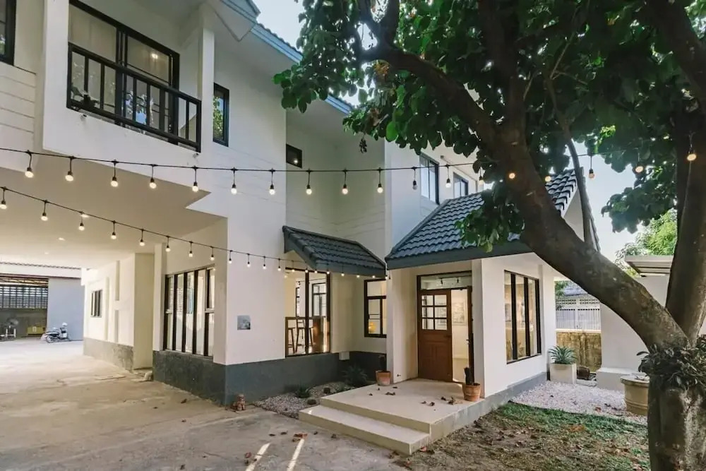 Modern Family House - 4 Bedrooms 5 Mins From Old Town With Gallery - Deja Home