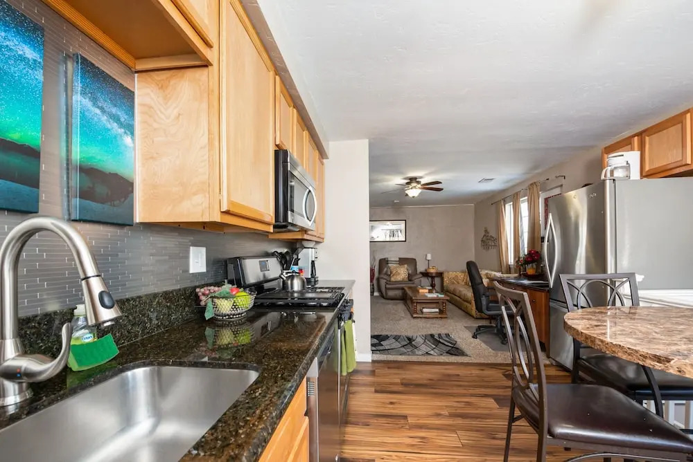 New Listing! Top-floor Gem W/ Outdoor Fireplace 4 Bedroom Duplex