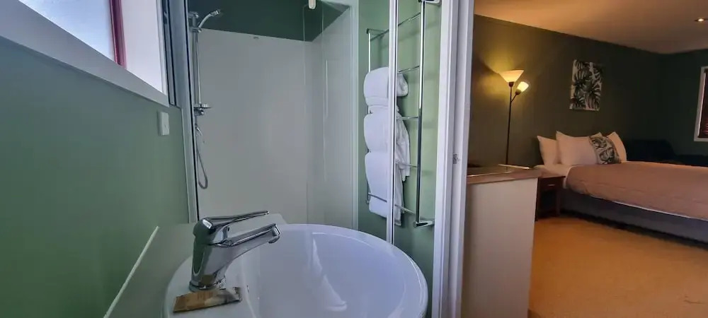 Canoe Safaris Lodge