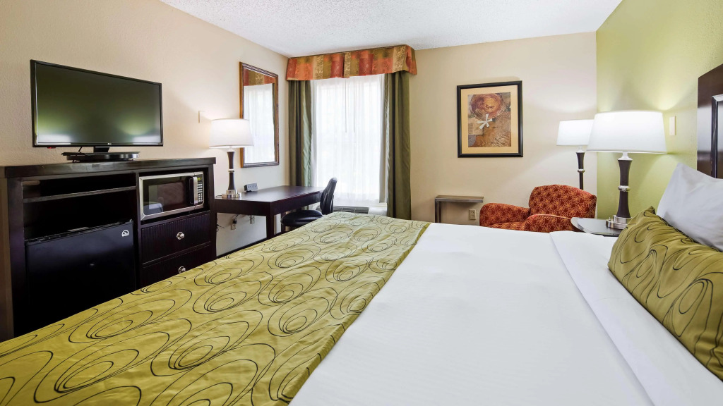 Clarion Pointe Addison - Dallas North