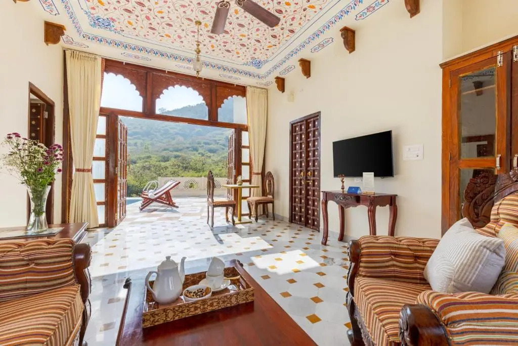 Saffronstays Kilakot Suite with Private Plunge Pool