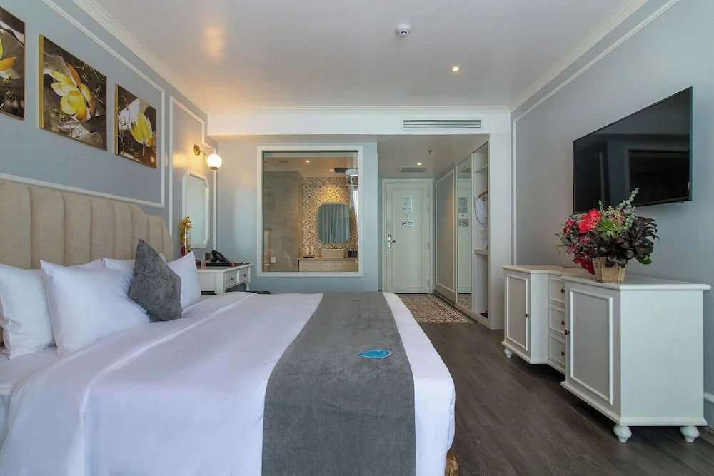 La Vague Hotel