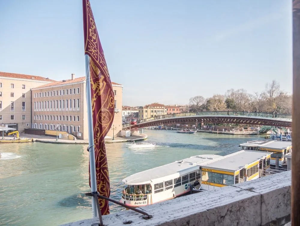 Lovely Canal View Apartment