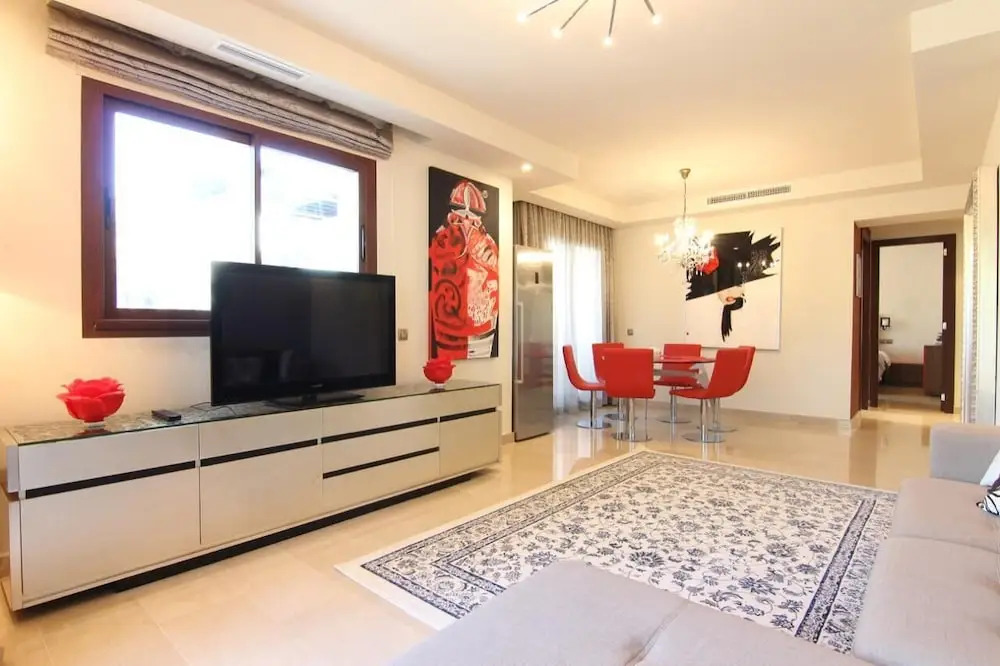 Medina Banus - Exquisite 2BR Apartment by Rafleys Near Puerto Banus, A/, Wifi