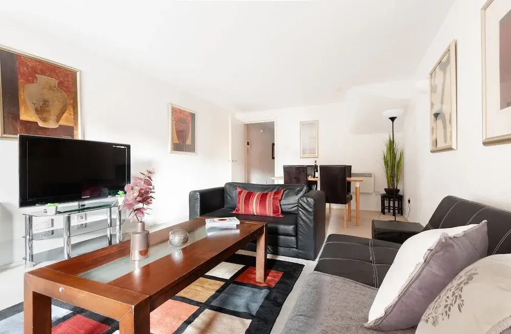 Platinum Apartment near Gloucester Road 9950