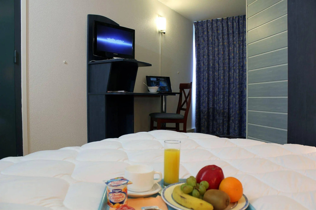 Contact Hotel Bleu France Eragny Cergy