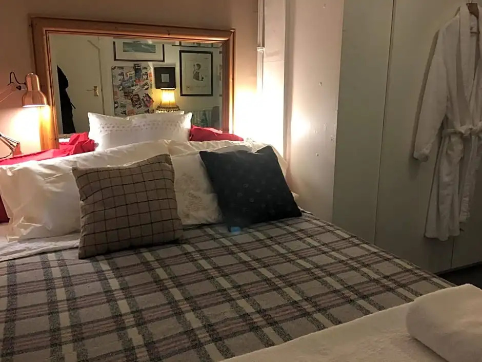 Wynberg House Swansea Bed  Breakfast