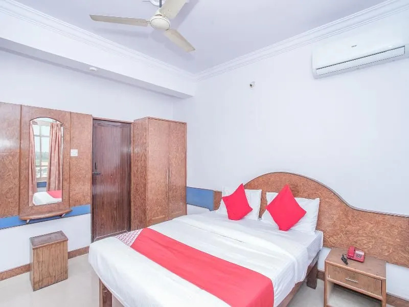 OYO 10885 Hotel Keerthana International