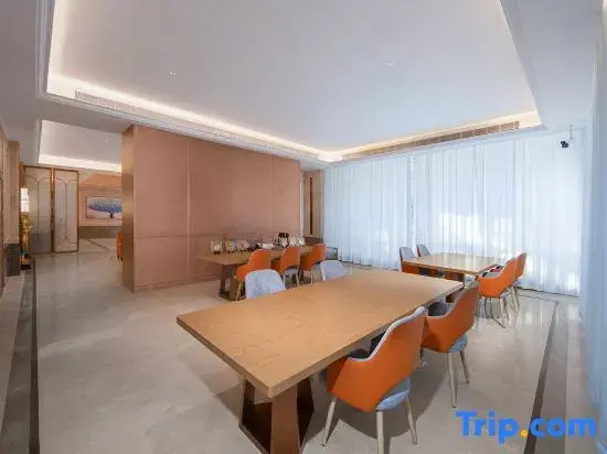 Vienna Hotel (Xishuangbanna Mengla Center Road Branch)