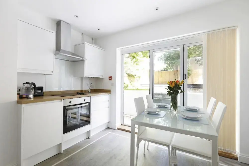Modern Contemporary 2 Bed With Garden