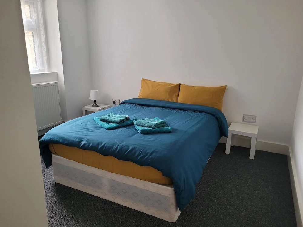 Lovely 2-bed Fully Refurbished House in London