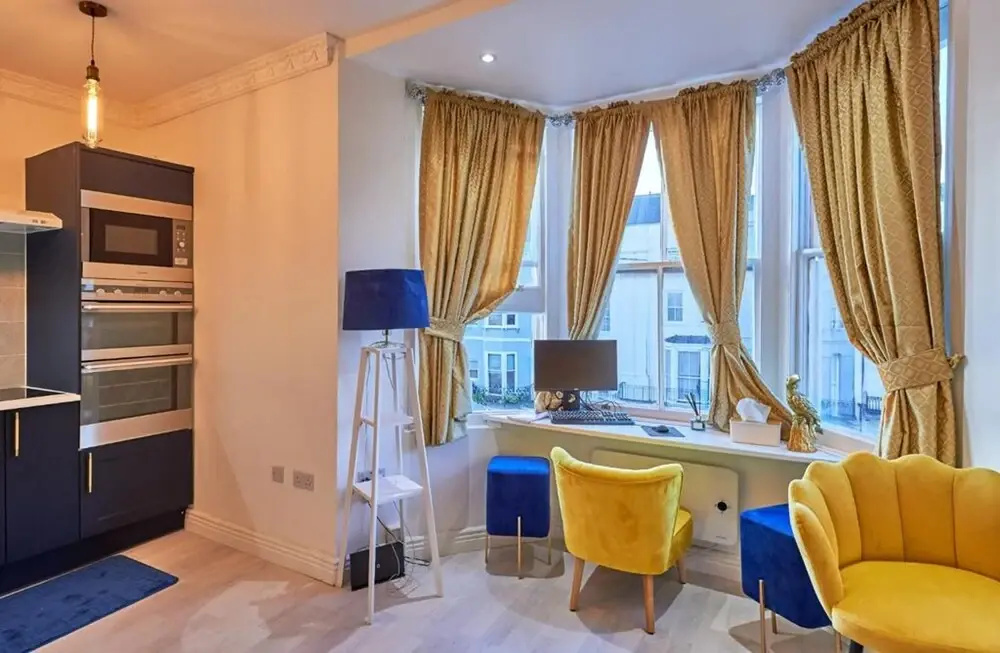 Flat in Kemptown. Road Opposite to Beach