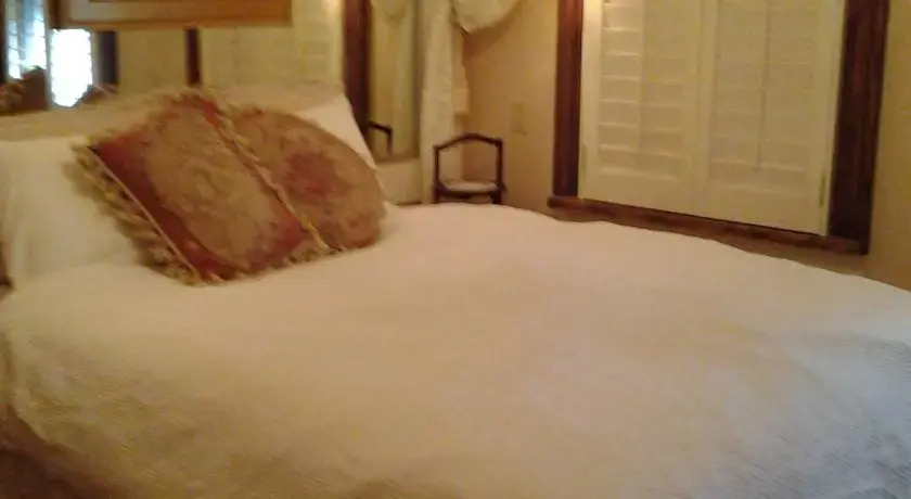 Chateau Blessey Bed & Breakfast