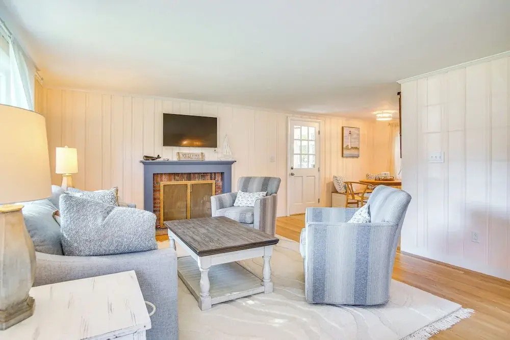 Bike to Private Beach: Cape Cod Escape w/ Sunroom